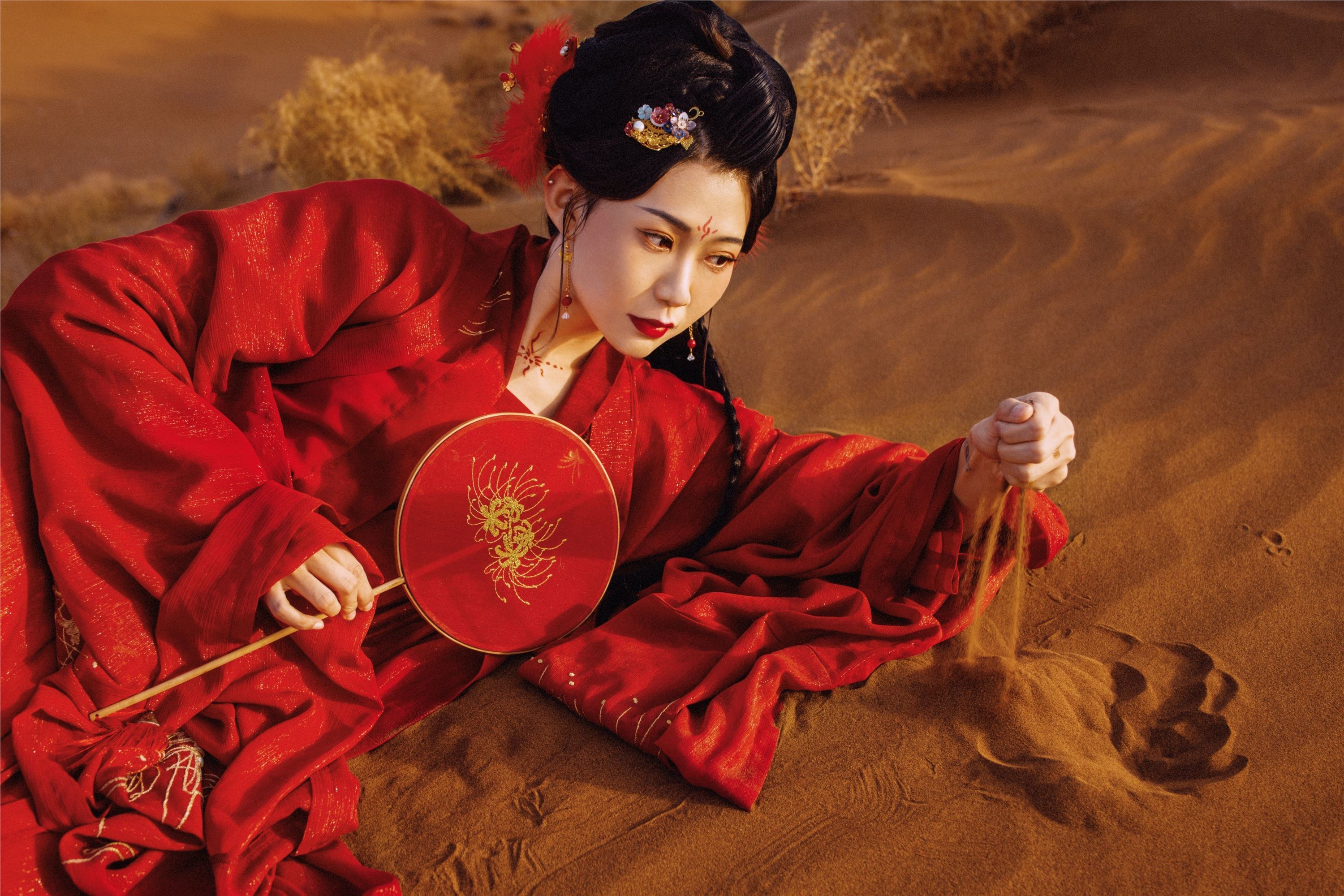 YITUYU艺图语 2021.09.08 漠上行 兔小白